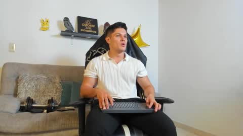 julian_wallace online show from 10.13.25