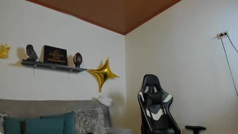 julian_wallace online show from 11.21.25