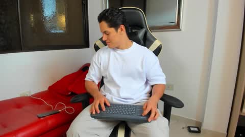 julian_wallace online show from 02.06.26