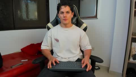 julian_wallace online show from 02.08.26