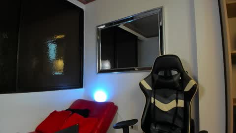 julian_wallace online show from 03.12.26