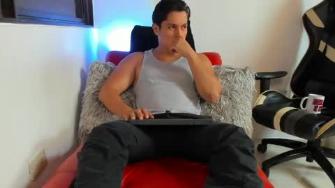 julian_wallace online show from 04.15.26