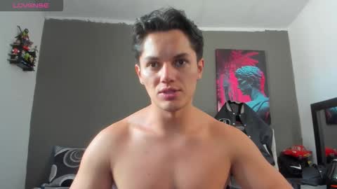 julian_wallace1 online show from 06.10.26
