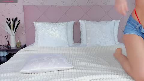 Snapshot of juliana_browns chatting on 12.14.24 Juliana online show from 12.14.24