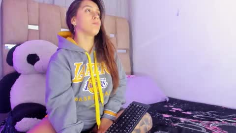 Snapshot of julianacarter chatting on 10.12.25 JulianaCarter online show from 10.12.25