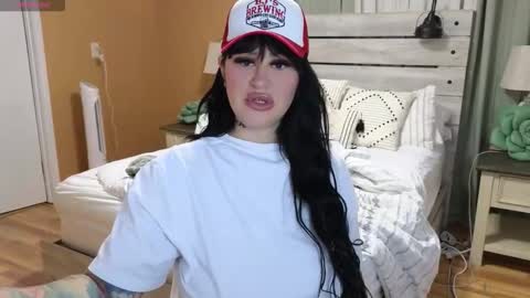 Snapshot of julianaxxxrose chatting on 10.10.25 Texas Mamasita online show from 10.10.25