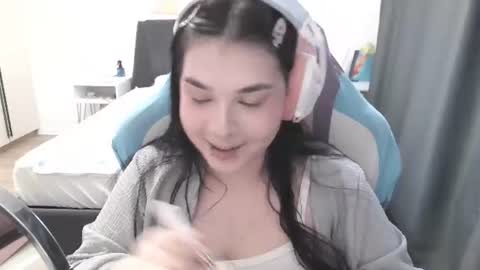 Snapshot of julianesanzo chatting on 06.14.26 MIa online show from 06.14.26