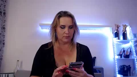 Snapshot of juliapink6 chatting on 03.02.25 Julia online show from 03.02.25