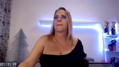 Snapshot of juliapink6 chatting on 12.01.25 Julia online show from 12.01.25