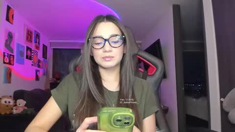 Jeimy Help me to reach 100 thumbs up online show from 02.13.26