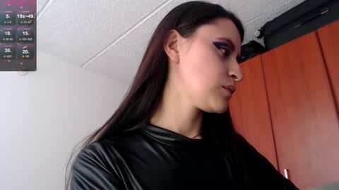 Snapshot of julie_autmn_ chatting on 01.31.25 yules online show from 01.31.25