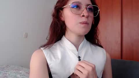 Snapshot of julie_autmn_ chatting on 11.20.25 yules online show from 11.20.25