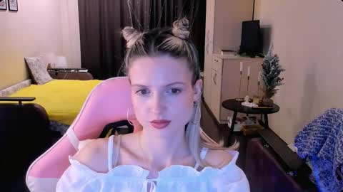 Julie online show from 12.03.25