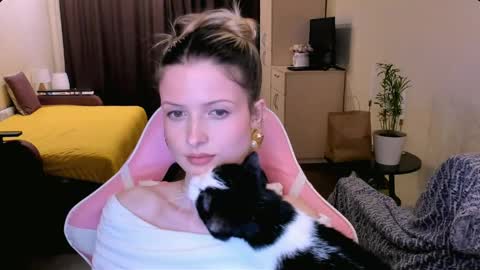 Julie online show from 04.19.26