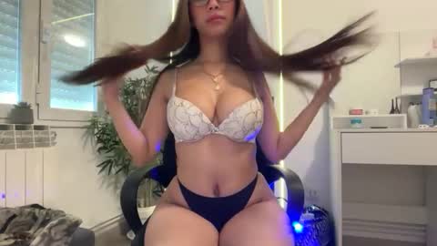 Julie online show from 05.12.26
