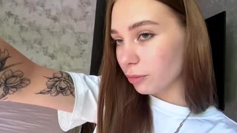 Snapshot of juliebeshears chatting on 04.15.26 juliebeshears online show from 04.15.26