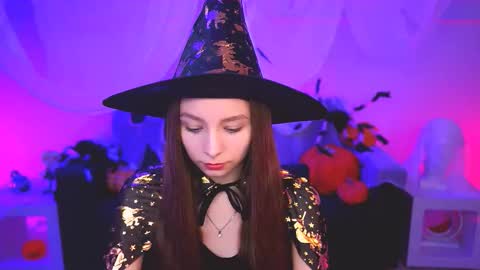 Snapshot of juliedaniel chatting on 10.27.25 juliedaniel online show from 10.27.25