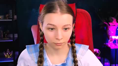 Snapshot of juliedaniel chatting on 11.11.25 juliedaniel online show from 11.11.25