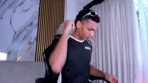 Snapshot of juliensaint_ chatting on 07.15.26 Julien online show from 07.15.26