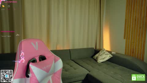 julieqt online show from 11.12.25