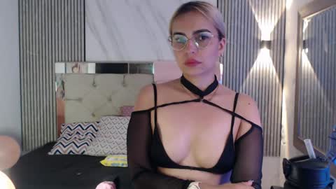 julieta__fox_ online show from 05.17.26
