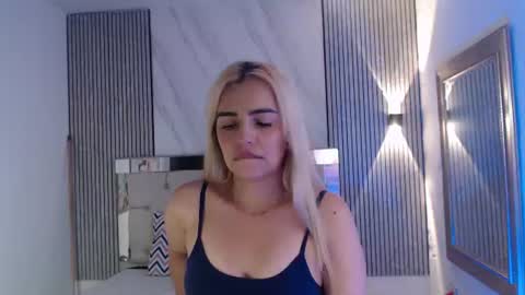 Snapshot of julieta__fox_ chatting on 06.17.26 julieta__fox_ online show from 06.17.26
