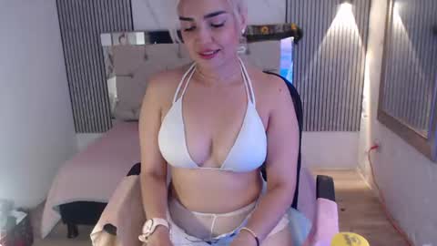 Snapshot of julieta__fox_ chatting on 07.14.26 julieta__fox_ online show from 07.14.26