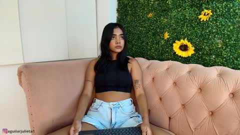 Snapshot of julieta_aguilar chatting on 12.02.24 Juli online show from 12.02.24