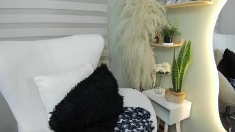 Julieta online show from 04.17.26