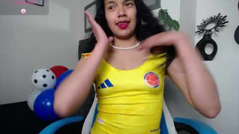 Snapshot of julieta_parker7 chatting on 06.12.26 Julieta online show from 06.12.26