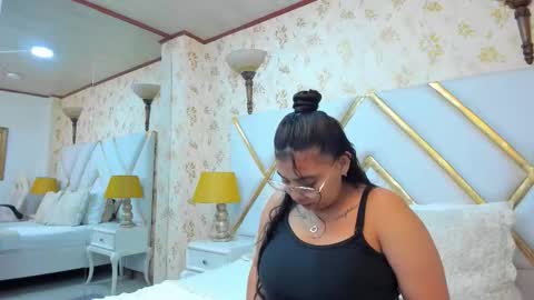 Snapshot of julietaowen chatting on 11.02.25 julietaowen online show from 11.02.25