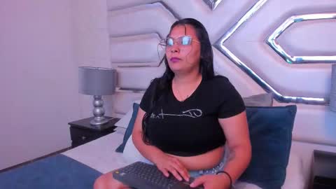 Snapshot of julietaowen chatting on 11.05.25 julietaowen online show from 11.05.25