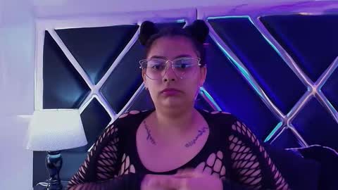 Snapshot of julietaowen chatting on 11.23.25 julietaowen online show from 11.23.25