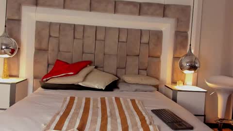 Hi guys It is a pleasure to have you here I am Julieta  online show from 01.12.26