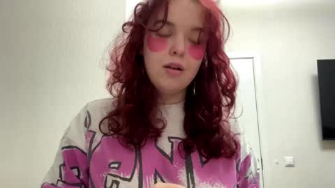 Snapshot of juliettesimich chatting on 05.31.26 Lily online show from 05.31.26