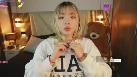 jullianapriv_ online show from 02.04.26