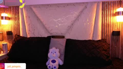 jullianapriv_ online show from 03.25.26