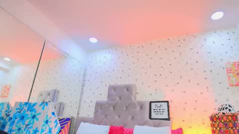 Julieta Reyes   online show from 09.22.25