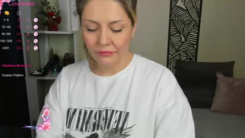 Snapshot of jully_rox chatting on 12.09.24 Jully online show from 12.09.24