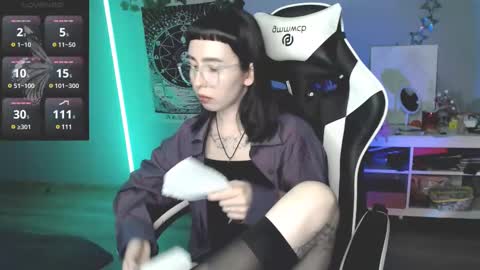 Baroness Von Cringe online show from 02.18.25