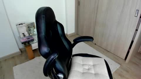 july_correa online show from 10.03.25