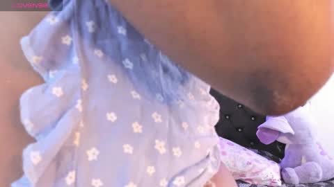 Snapshot of july_smith09 chatting on 11.25.25 july online show from 11.25.25