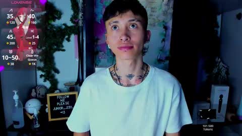 Snapshot of juniior0_0 chatting on 03.11.25 Junior online show from 03.11.25