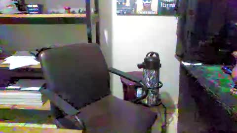 Snapshot of juniorextr_18_ chatting on 11.19.25 juniorextr_18_ online show from 11.19.25