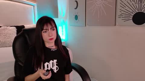 Snapshot of junoprinces chatting on 11.12.25 Scarlett online show from 11.12.25