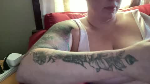 Flirty influncer online show from 10.17.25