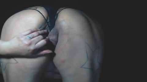 Layla online show from 11.15.25