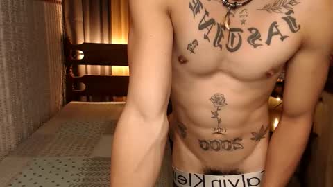 justine_hunk online show from 01.11.25