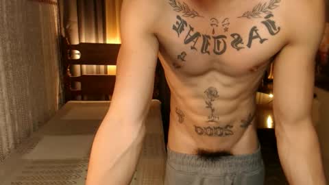 justine_hunk online show from 03.10.25