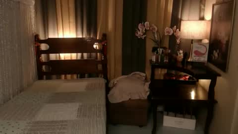 justine_hunk online show from 03.24.26